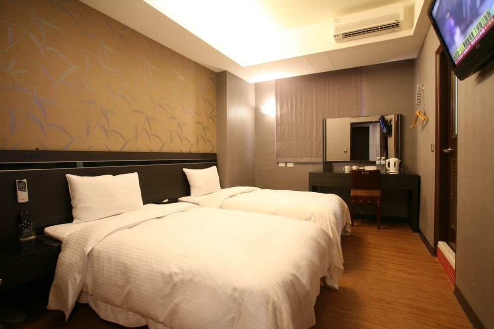 Military 75 Hotel Taichung Buitenkant foto