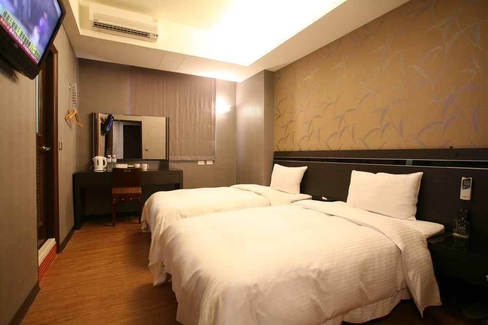 Military 75 Hotel Taichung Buitenkant foto