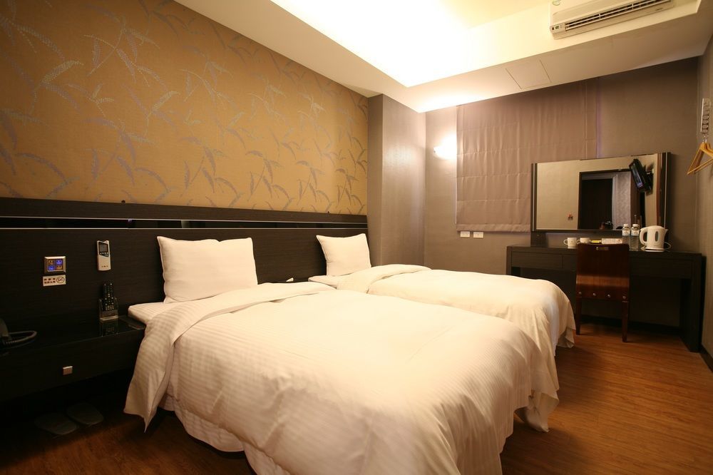 Military 75 Hotel Taichung Buitenkant foto