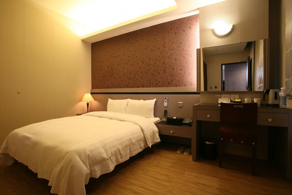 Military 75 Hotel Taichung Buitenkant foto