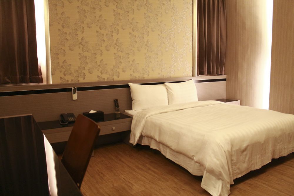 Military 75 Hotel Taichung Buitenkant foto
