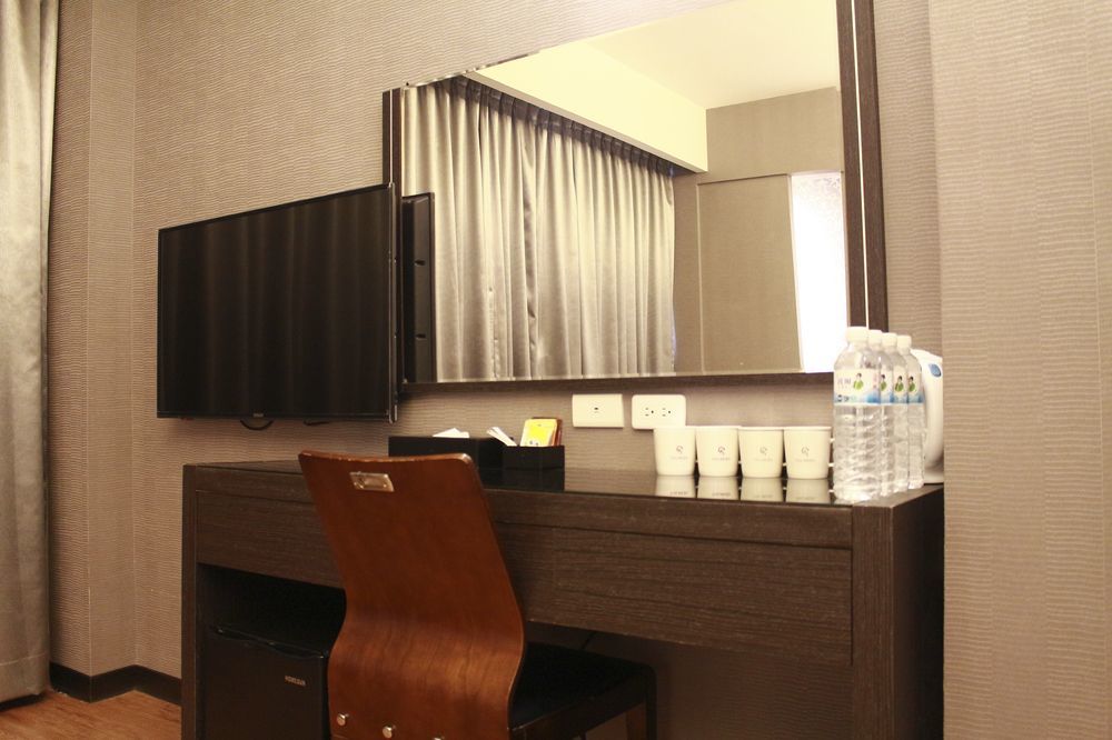 Military 75 Hotel Taichung Buitenkant foto