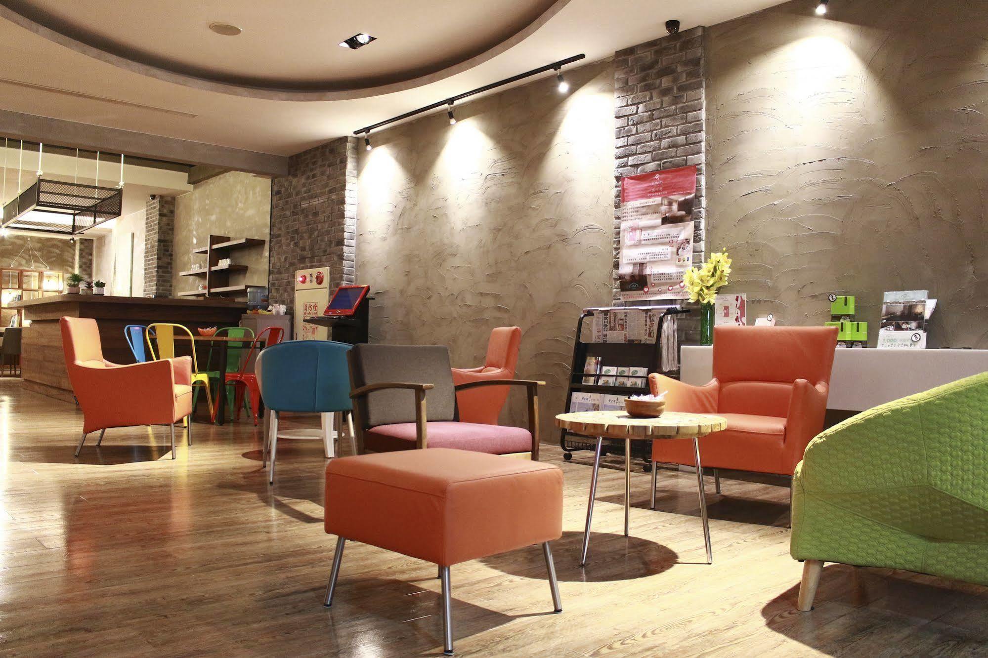 Military 75 Hotel Taichung Buitenkant foto