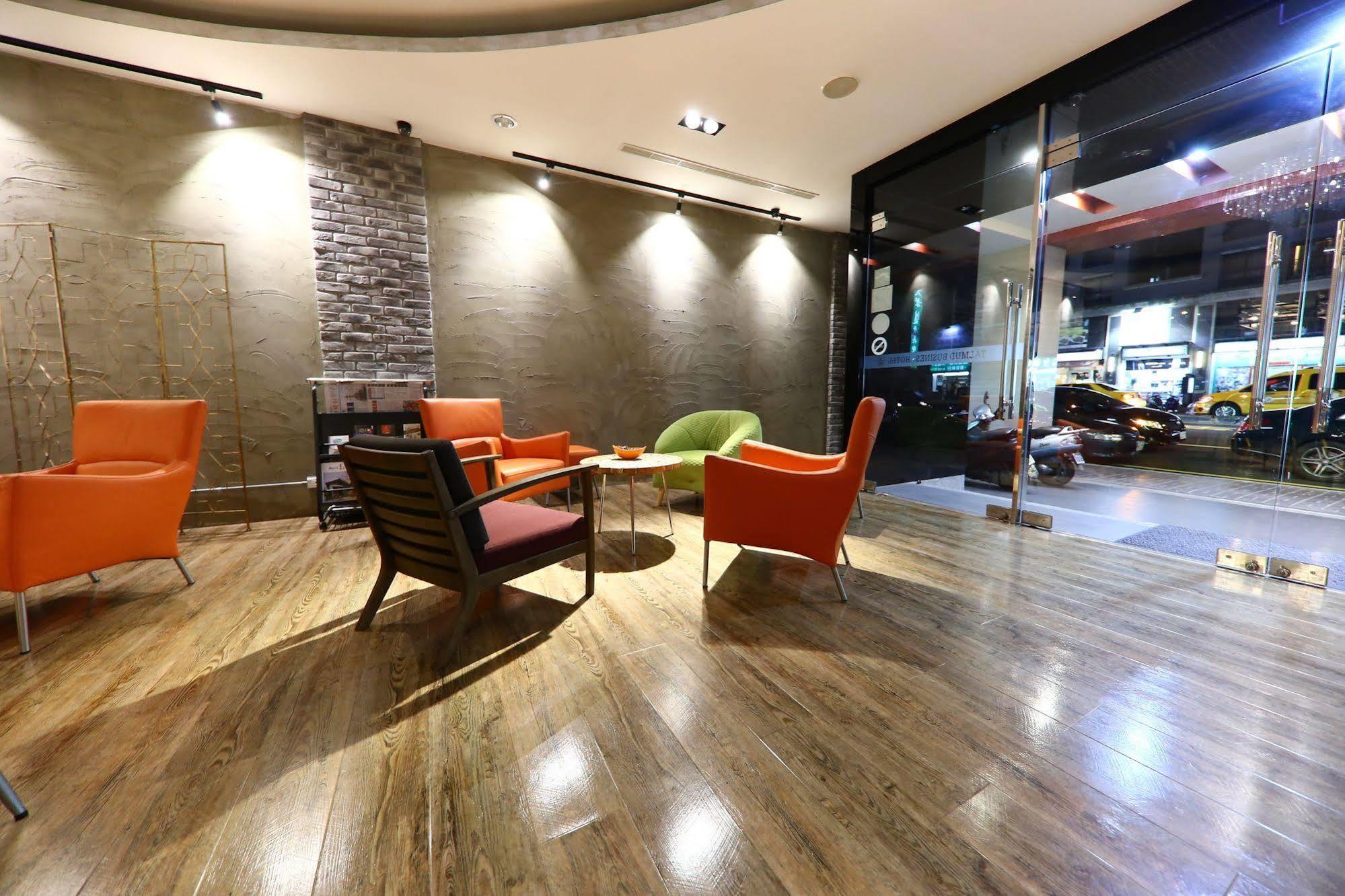 Military 75 Hotel Taichung Buitenkant foto