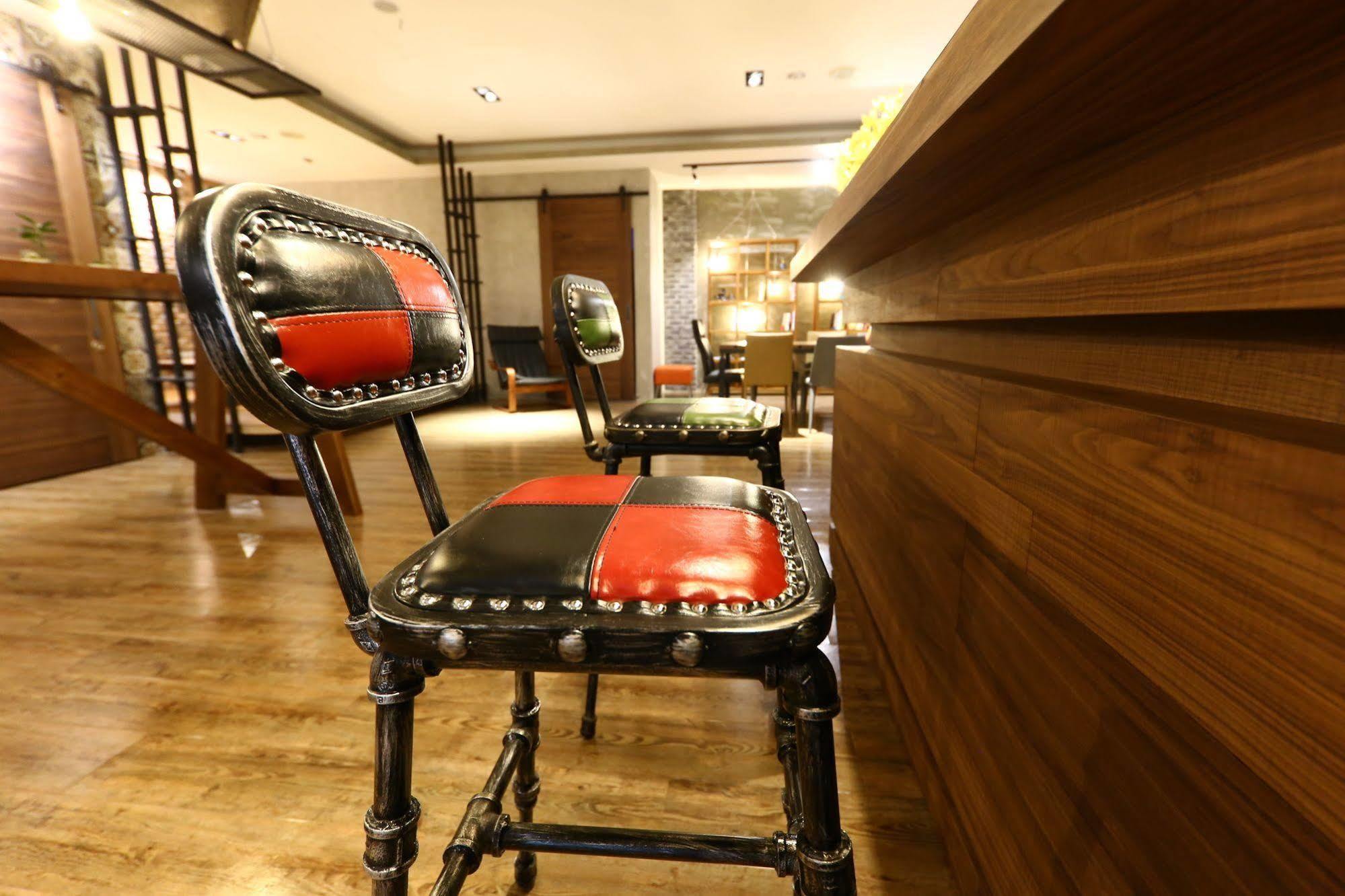 Military 75 Hotel Taichung Buitenkant foto