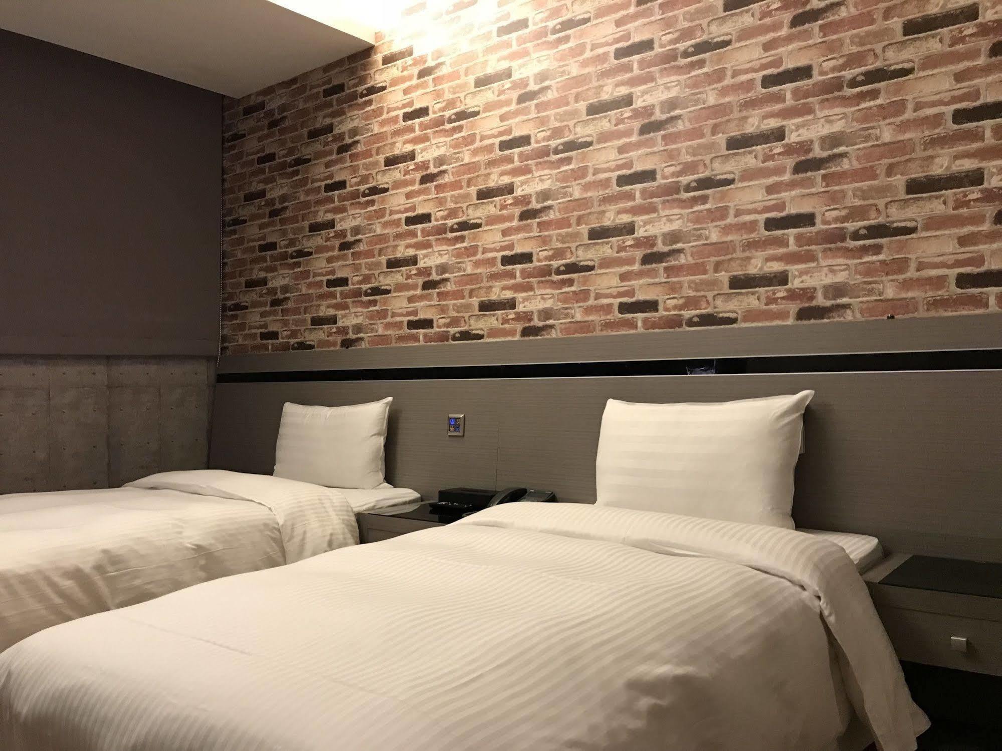 Military 75 Hotel Taichung Buitenkant foto